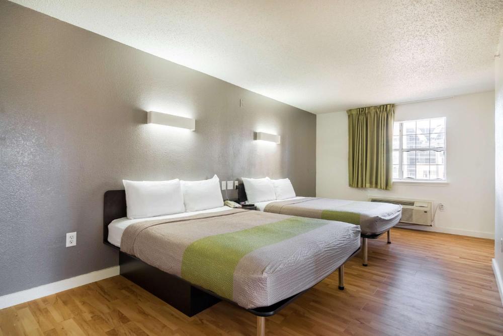 Deluxe Queen Room with Two Queen Beds - Non-Smoking interior